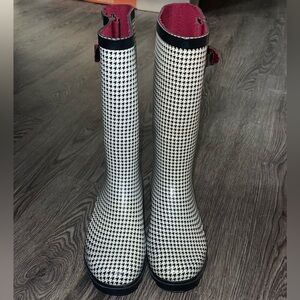 Size 8 rainboots